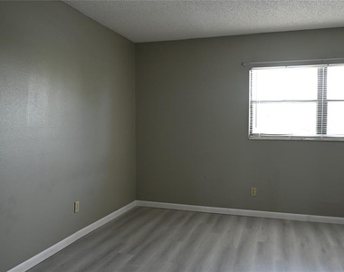 2700 Cove Cay Drive - Photo Thumbnail 9