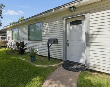 216 Bearle Street - Photo Thumbnail 1