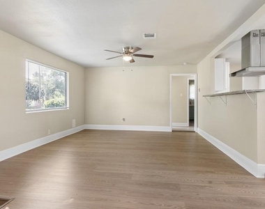216 Bearle Street - Photo Thumbnail 3