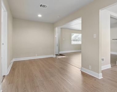 216 Bearle Street - Photo Thumbnail 10