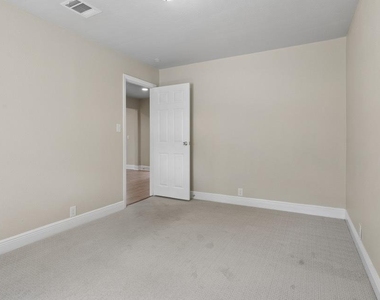 216 Bearle Street - Photo Thumbnail 15