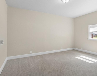 216 Bearle Street - Photo Thumbnail 11