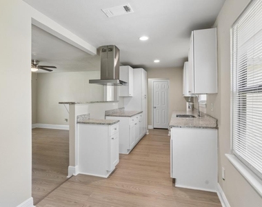 216 Bearle Street - Photo Thumbnail 6