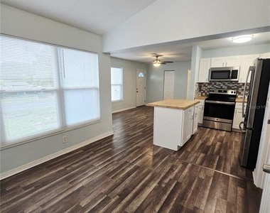 513 Hollyhock Lane - Photo Thumbnail 2