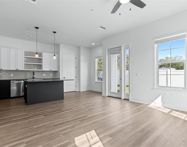 3812 Fern Hollow Place - Photo Thumbnail 6