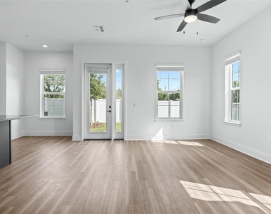 3812 Fern Hollow Place - Photo Thumbnail 11