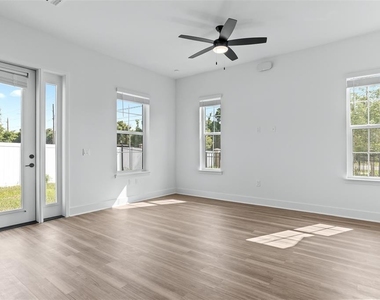 3812 Fern Hollow Place - Photo Thumbnail 12