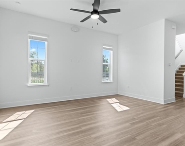3812 Fern Hollow Place - Photo Thumbnail 14