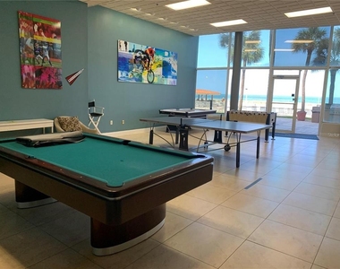 880 Mandalay Avenue - Photo Thumbnail 8