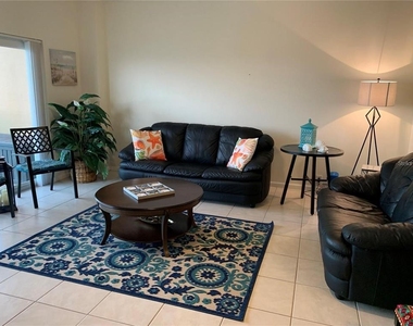 880 Mandalay Avenue - Photo Thumbnail 2