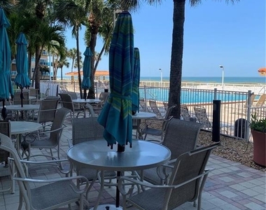 880 Mandalay Avenue - Photo Thumbnail 13