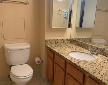 880 Mandalay Avenue - Photo Thumbnail 3