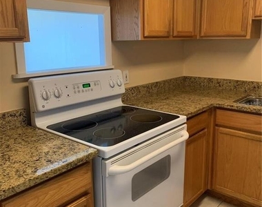 880 Mandalay Avenue - Photo Thumbnail 5