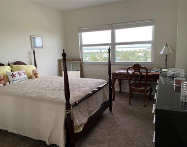 880 Mandalay Avenue - Photo Thumbnail 4
