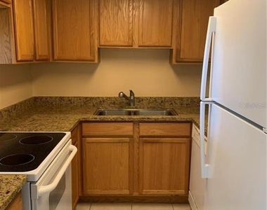880 Mandalay Avenue - Photo Thumbnail 6