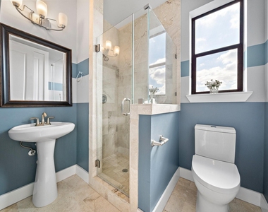 714 E 20th St - Photo Thumbnail 18