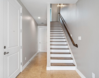 714 E 20th St - Photo Thumbnail 3
