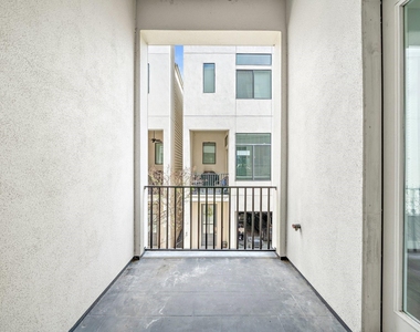 714 E 20th St - Photo Thumbnail 10