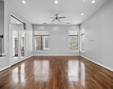 714 E 20th St - Photo Thumbnail 6