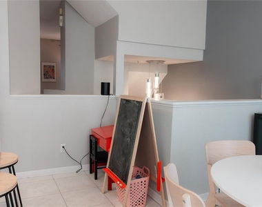 3033 Pointeview Drive - Photo Thumbnail 6
