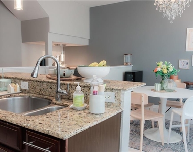 3033 Pointeview Drive - Photo Thumbnail 5