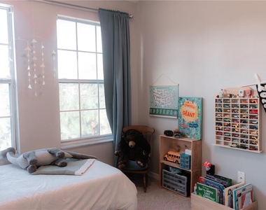 3033 Pointeview Drive - Photo Thumbnail 11