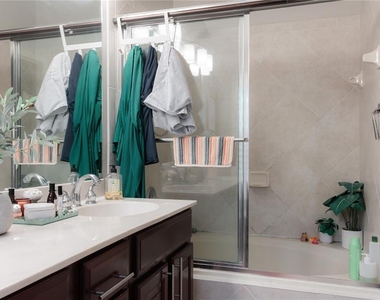 3033 Pointeview Drive - Photo Thumbnail 16