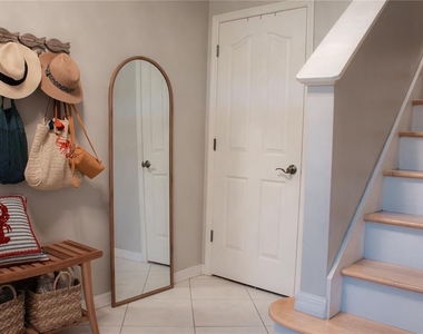 3033 Pointeview Drive - Photo Thumbnail 1
