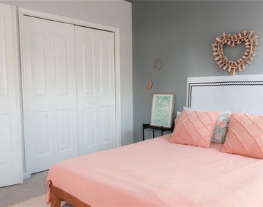 3033 Pointeview Drive - Photo Thumbnail 15
