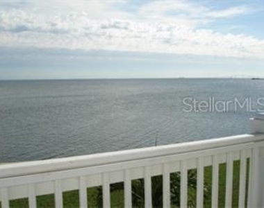 5248 Beach Drive Se - Photo Thumbnail 3