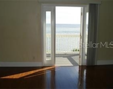 5248 Beach Drive Se - Photo Thumbnail 7