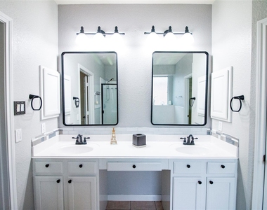 3318 Shadowcrest Court - Photo Thumbnail 13