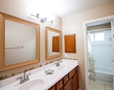 3318 Shadowcrest Court - Photo Thumbnail 14