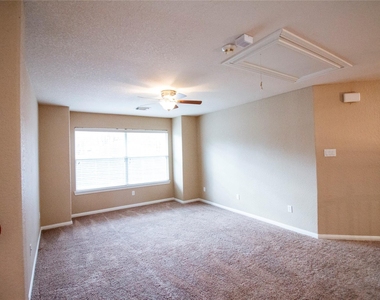 3318 Shadowcrest Court - Photo Thumbnail 11