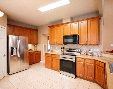 3318 Shadowcrest Court - Photo Thumbnail 4