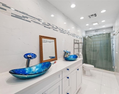 4527 Redcoat Drive - Photo Thumbnail 14