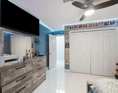 4527 Redcoat Drive - Photo Thumbnail 15