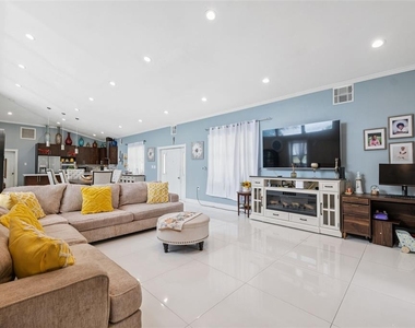 4527 Redcoat Drive - Photo Thumbnail 7