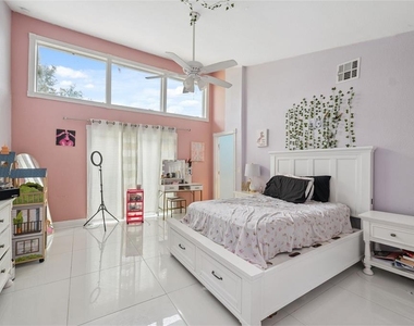 4527 Redcoat Drive - Photo Thumbnail 12