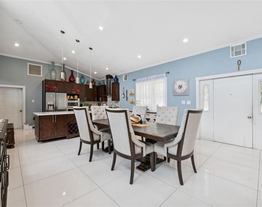 4527 Redcoat Drive - Photo Thumbnail 4