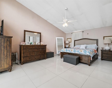 4527 Redcoat Drive - Photo Thumbnail 10