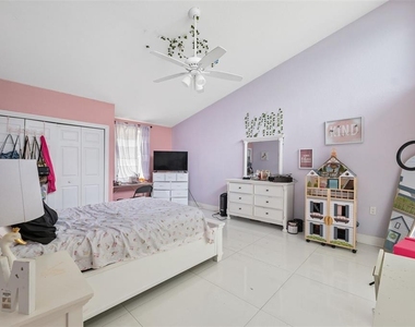 4527 Redcoat Drive - Photo Thumbnail 13