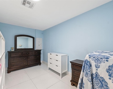 4527 Redcoat Drive - Photo Thumbnail 16