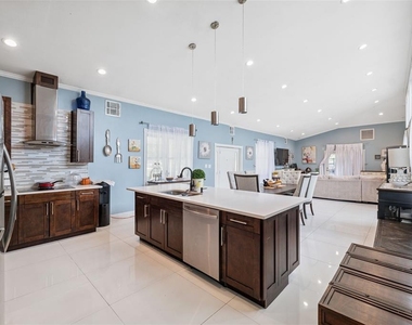 4527 Redcoat Drive - Photo Thumbnail 3