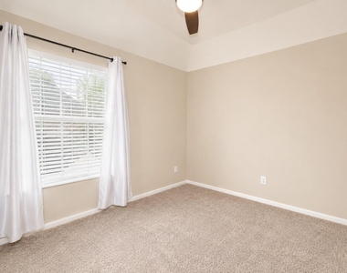 7207 Emerald Glen Drive - Photo Thumbnail 15