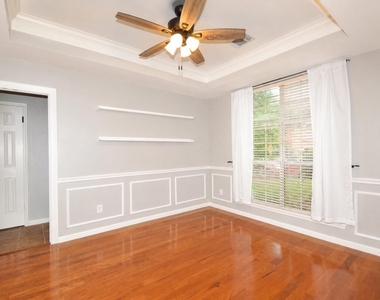 7207 Emerald Glen Drive - Photo Thumbnail 5