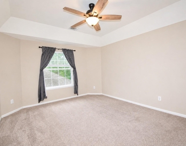 7207 Emerald Glen Drive - Photo Thumbnail 14