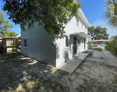 2704 E Columbus Drive - Photo Thumbnail 6