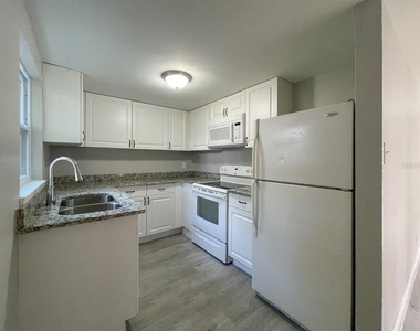 2704 E Columbus Drive - Photo Thumbnail 4
