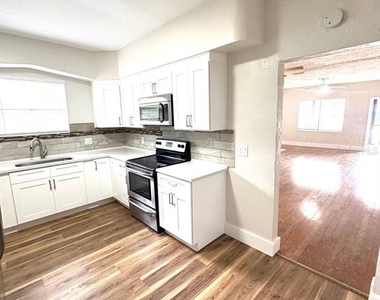 4106 W Arch Street - Photo Thumbnail 5